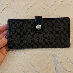 Coach wallet please see pictures of ID slot